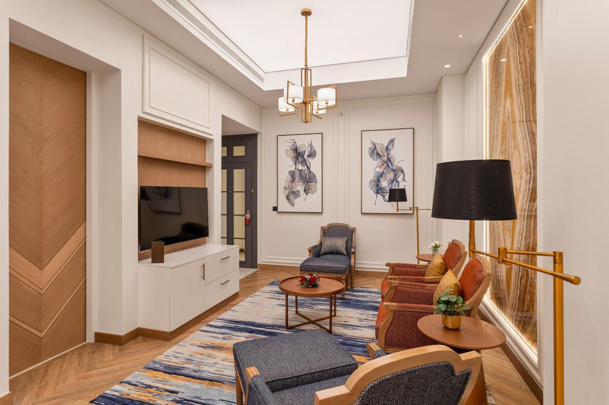 アジマン ホテル アジュマーン エクステリア 写真 A living room in a suite at the hotel