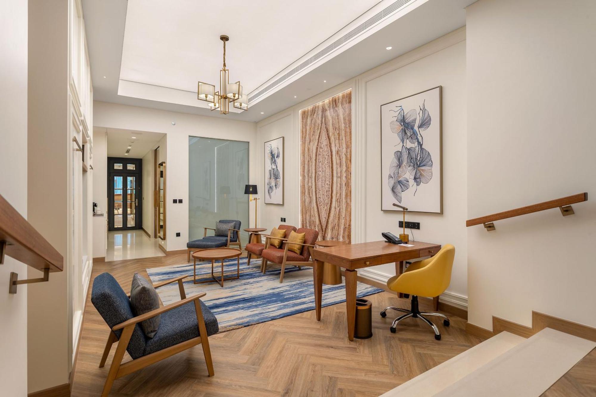 アジマン ホテル アジュマーン エクステリア 写真 The interior of a suite at the hotel